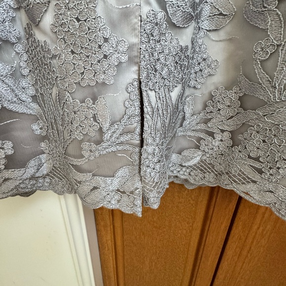 Elegant Gray Jacques Vert Floral Lace Dress - Picture 9 of 12